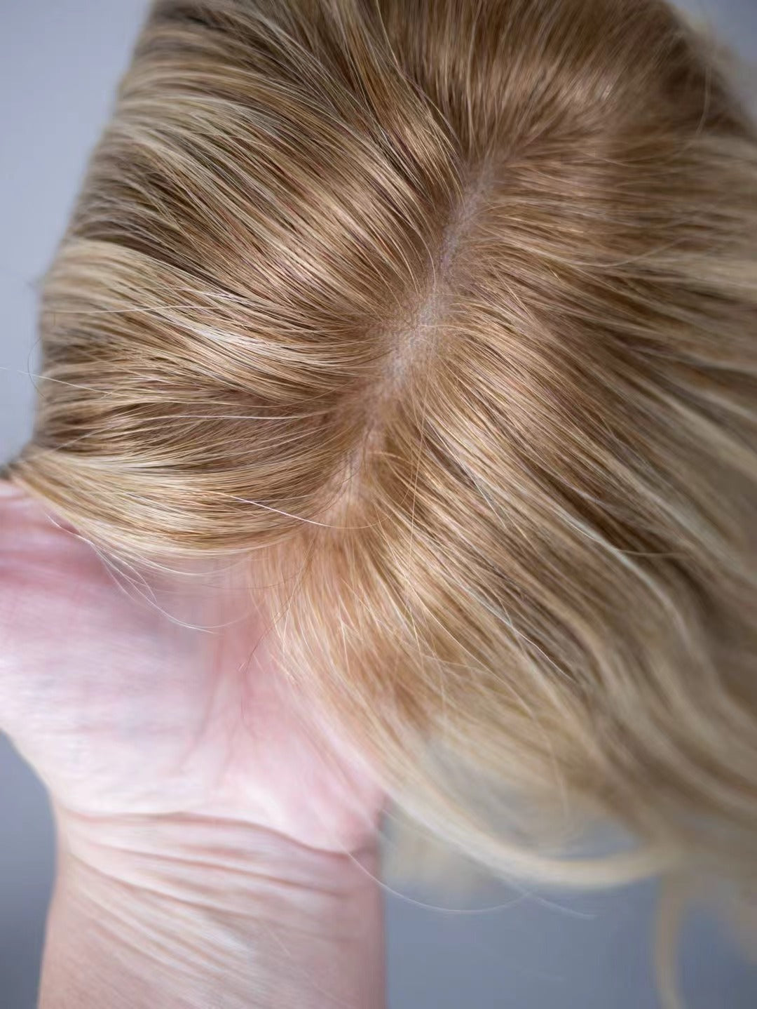 PAIGE rooted blonde topper parting detail