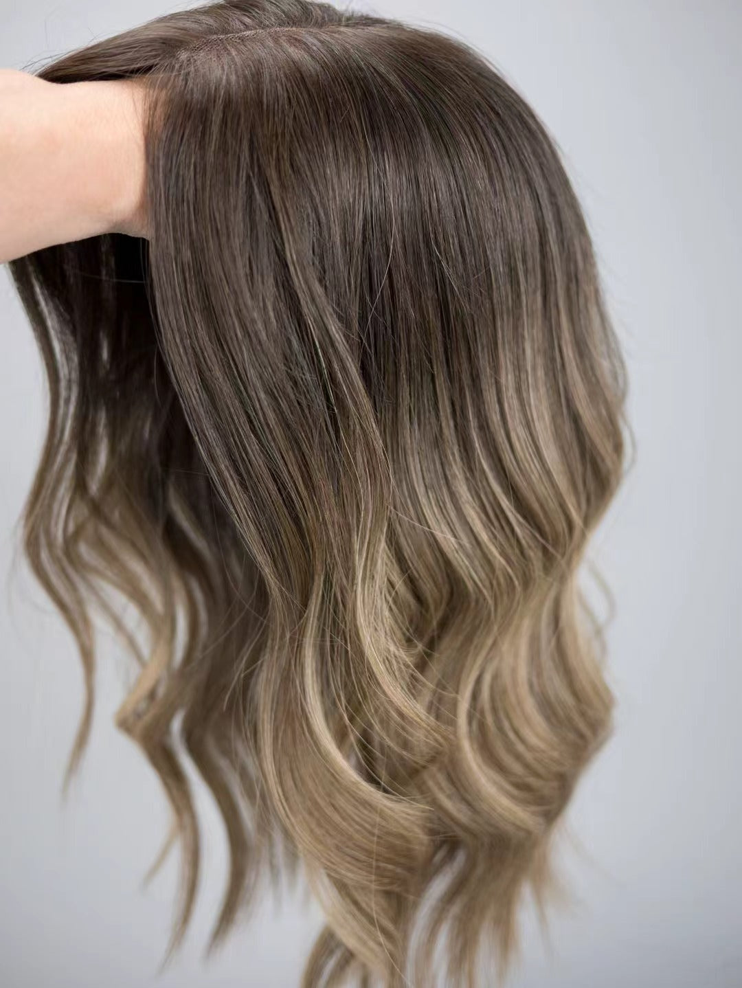BROOKE topper brown roots blended into blonde lengths