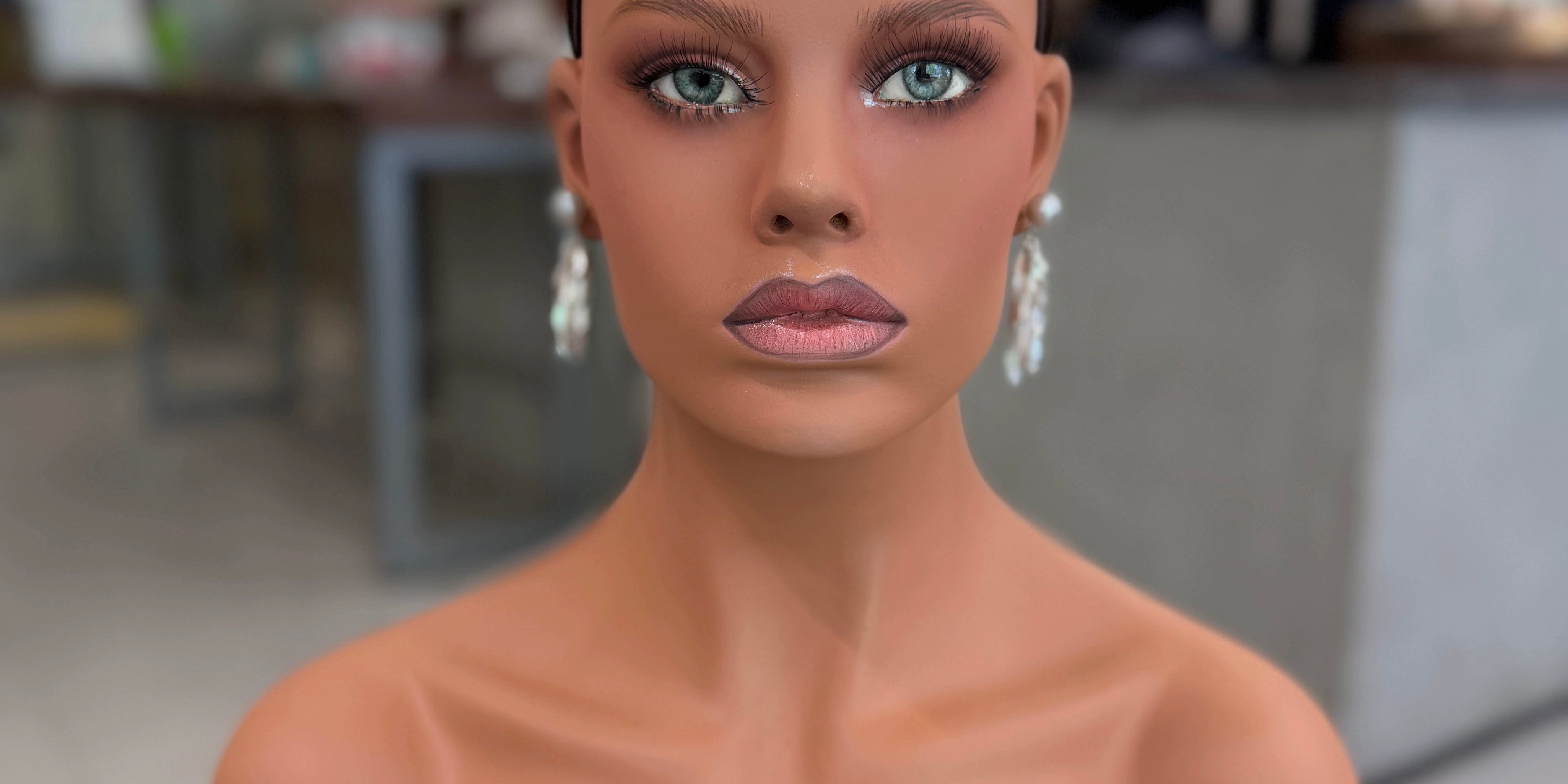 Grip Band Dark Brown - front view on mannequin