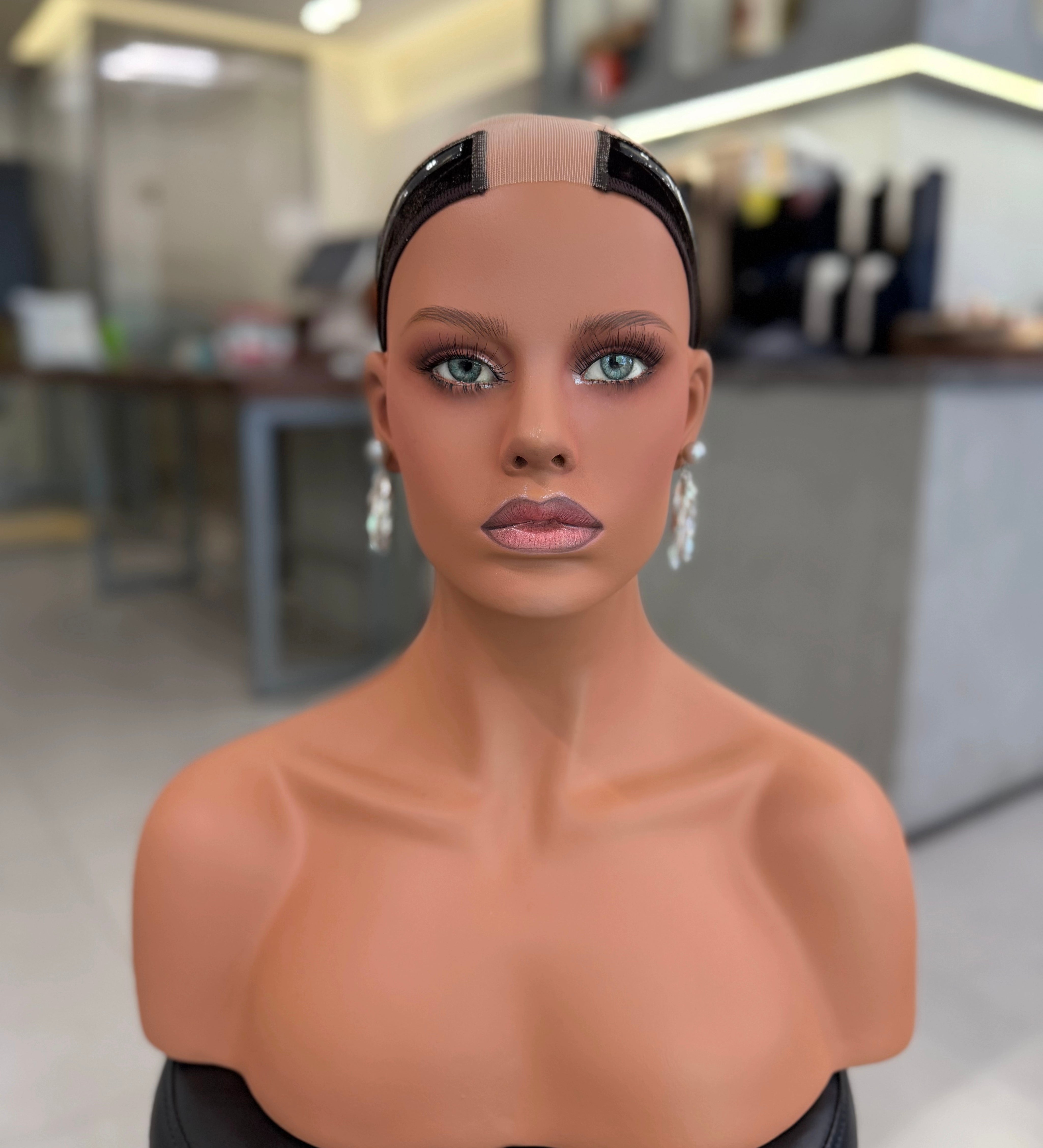 Grip Band Dark Brown - front view on mannequin