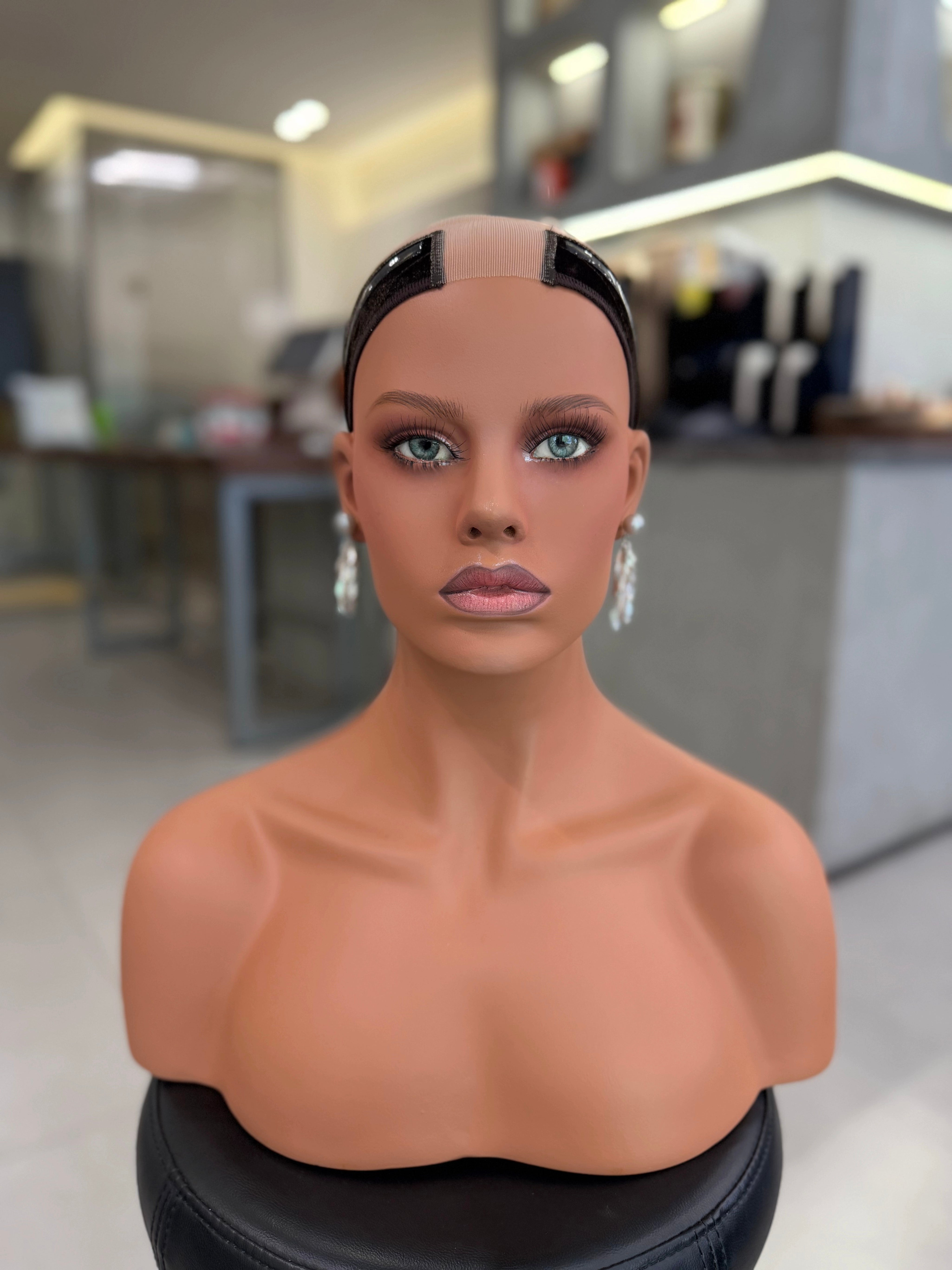 Grip Band Dark Brown - front view on mannequin
