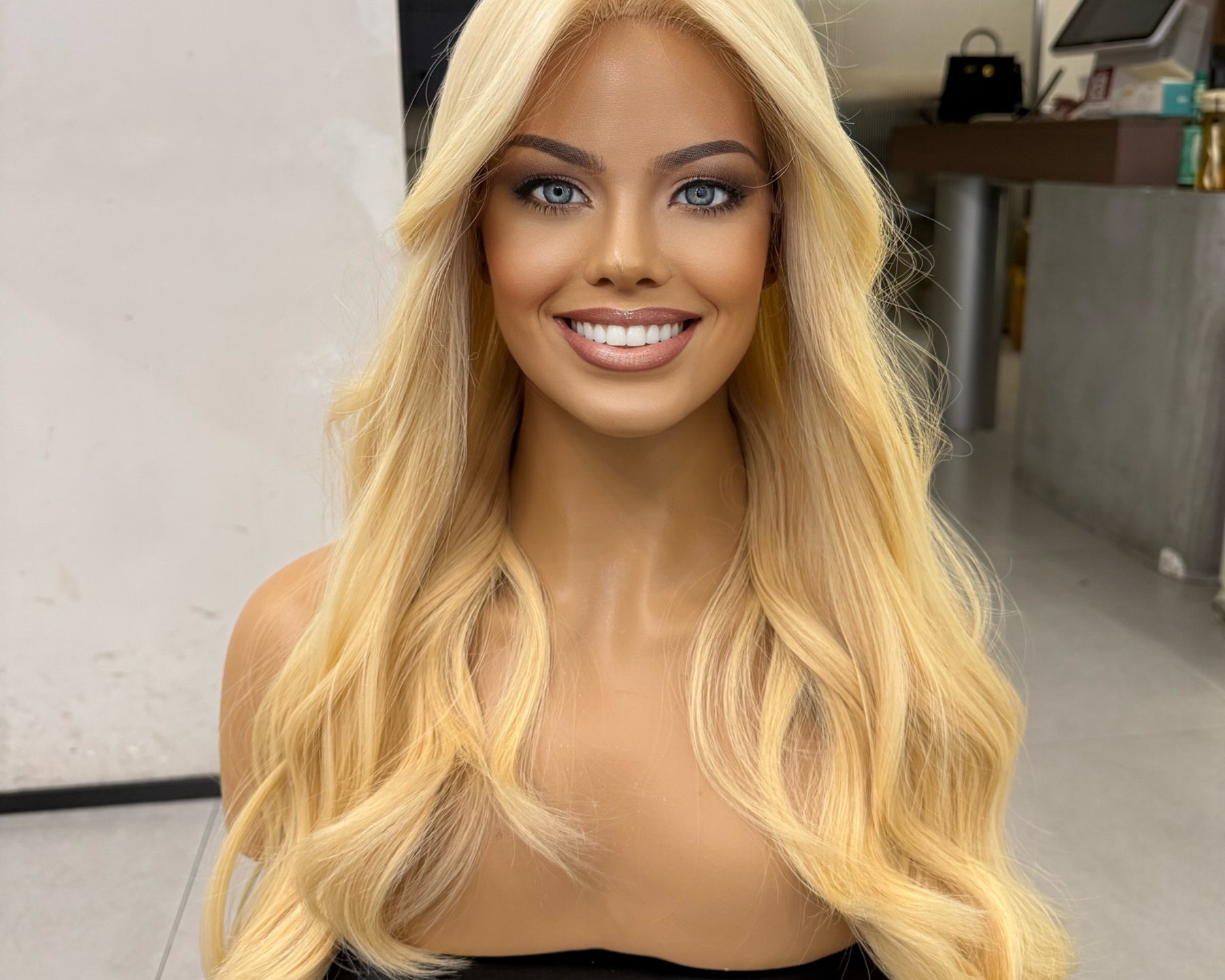 Nicole_22__Blone_Laec_Top_Wig-front.jpg